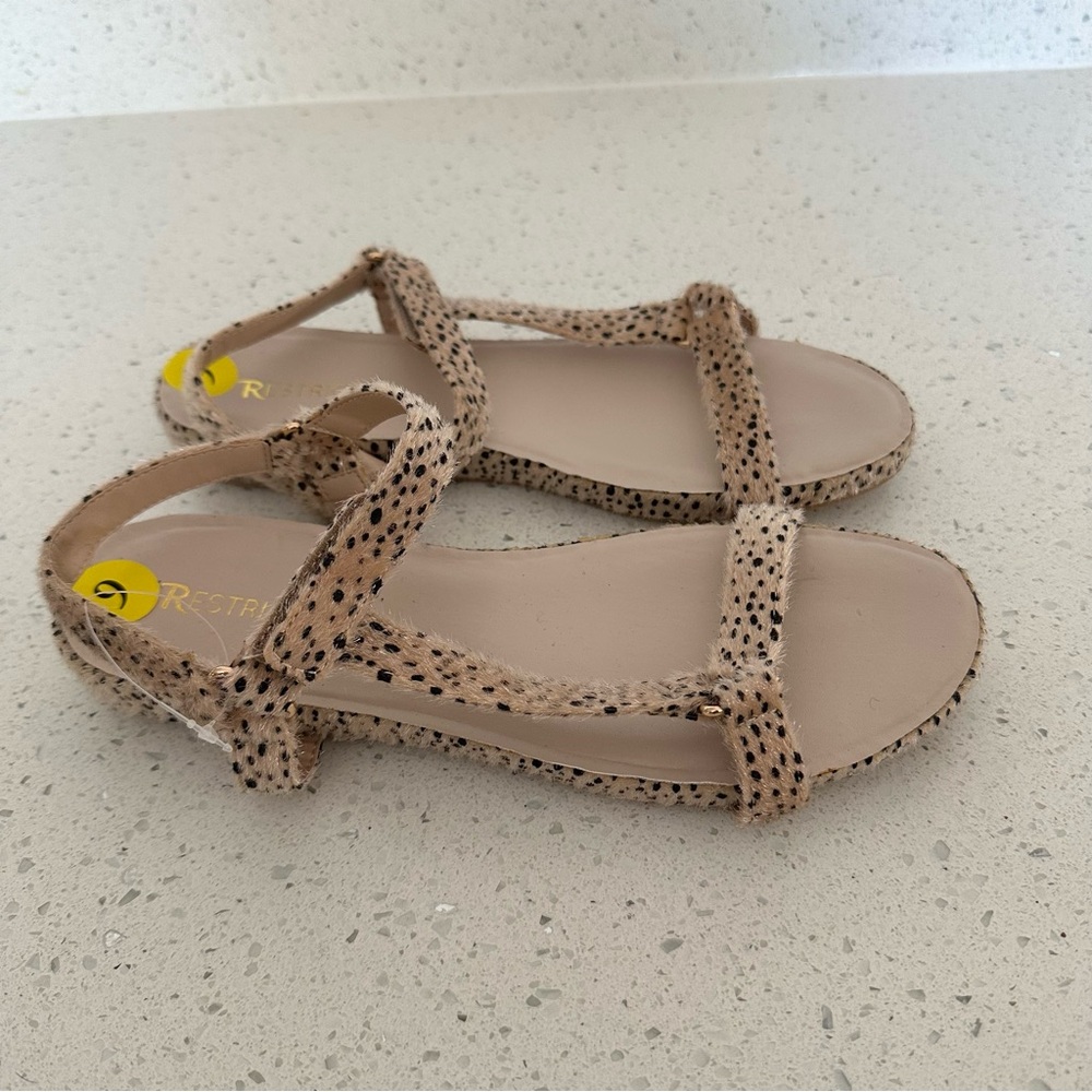 New Restricted Faux Fur Animal Print Sport Flat Sandals Comfortable Snap Close 9